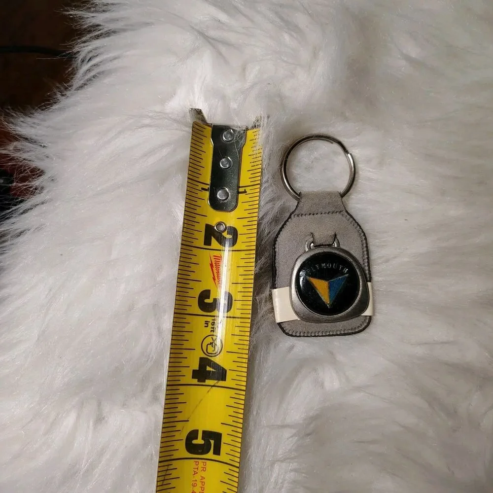 VERY 🇺🇸 COOL 1970s “PLYMOUTH” AUTOMOTIVE  KEYCHAIN KEYRING/KEYFOB/RT1